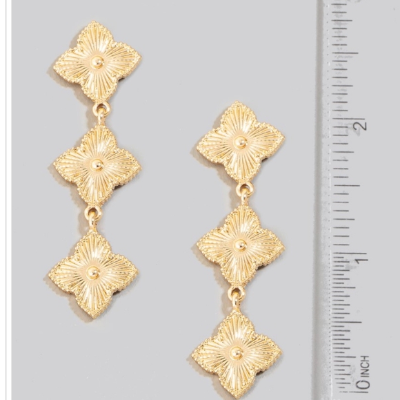 Gold triple Intricate clover dangle earrings - Picture 3 of 3